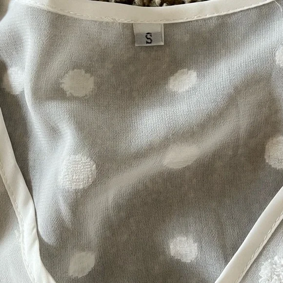 Women’s white blouse. Size small - Picture 2 of 3